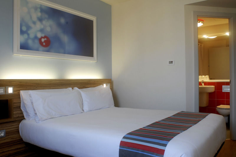 Travelodge Croydon Central エクステリア 写真