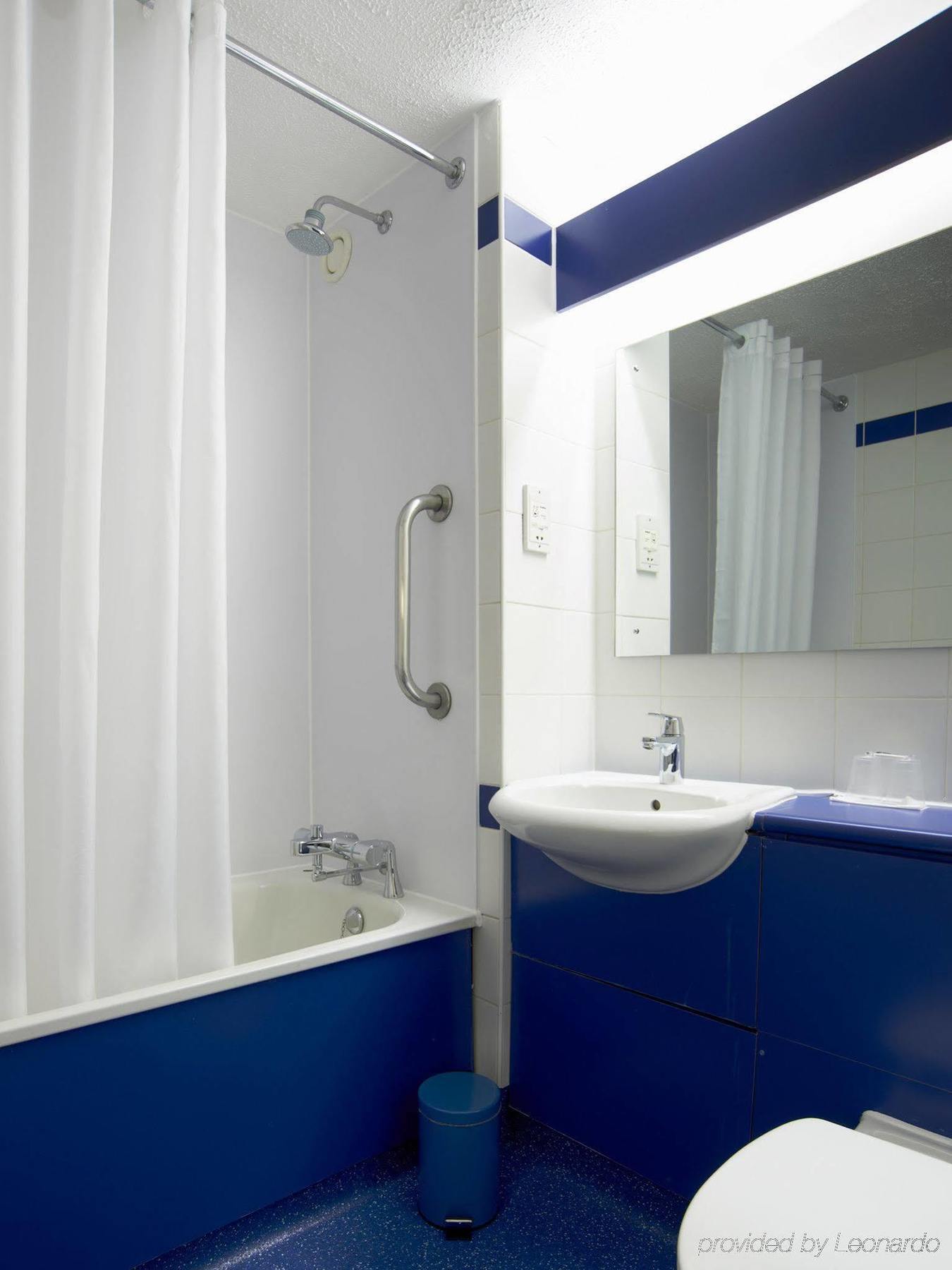 Travelodge Croydon Central エクステリア 写真