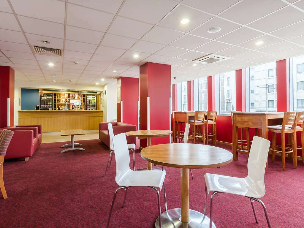 Travelodge Croydon Central レストラン 写真