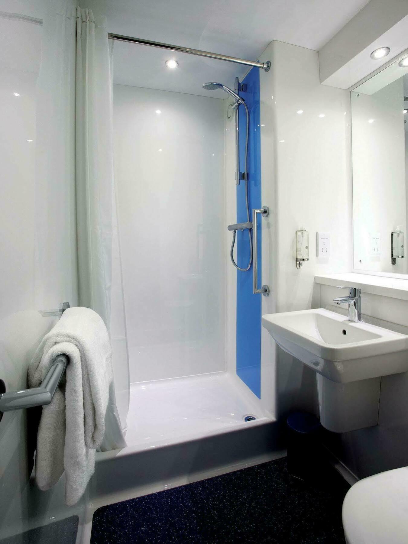 Travelodge Croydon Central エクステリア 写真